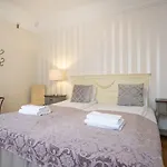 Dream Stay - Historical 3-Bedroom Apartment With Sauna & Fireplace